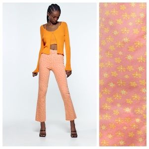 NWT. Zara Pink/Yellow Floral Print Flared Cropped Jeans. Size 4.